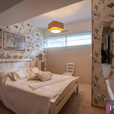 Agreable T3 Avec Terrasse Et Parking A - Fr-1-825-12 Ferienhaus *