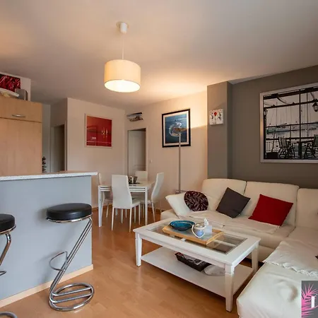 Agreable T3 Avec Terrasse Et Parking A - Fr-1-825-12 Ferienhaus La Rochelle (Charente-Maritime)